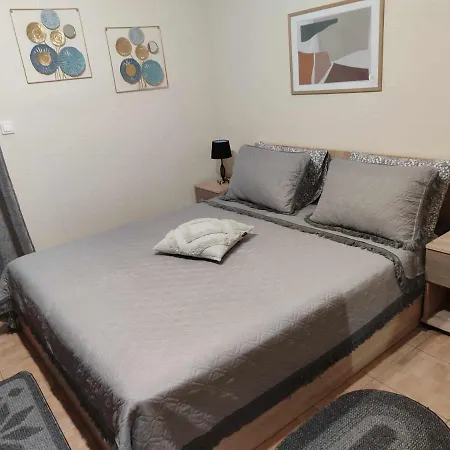 Appartement όμορφο σε μονοκατοικία στη λεπτοκαρυα. *